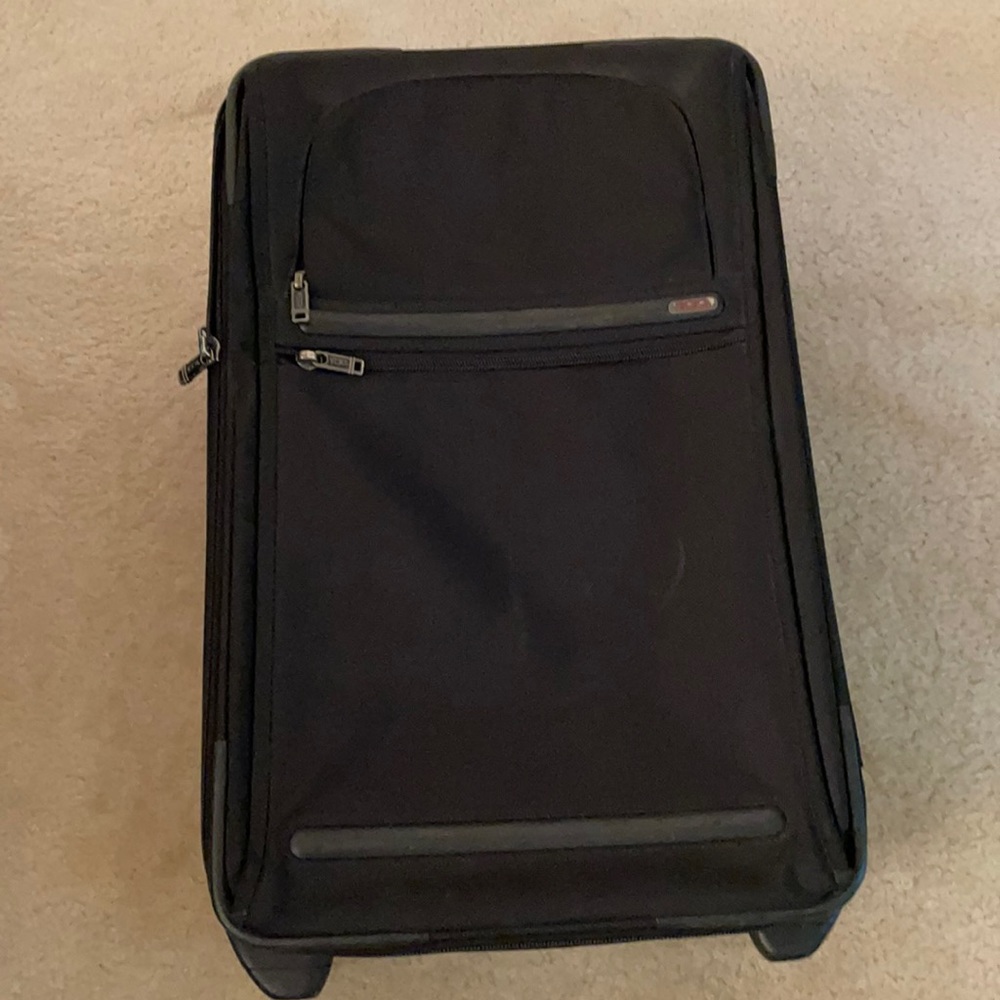 Tumi Alpha 22” Roller suitcase